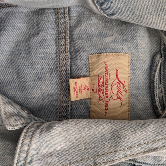 Levi's - Picture 2 of 4